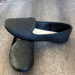 Daisy Fuentes Black Geometric Loafers